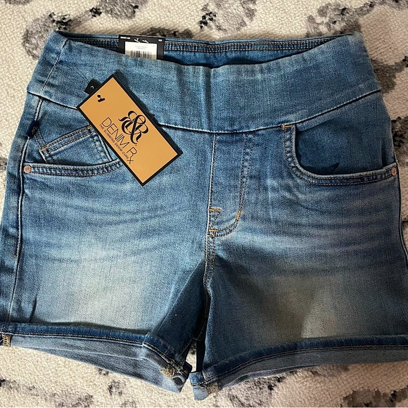Rock & Republic Pants - Rock & Republic Women's Denim Rx Fever Pull-On Stretch 4.5" Short